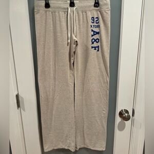 Abercrombie and Fitch Straight leg Sweatpants Women’s Size Medium